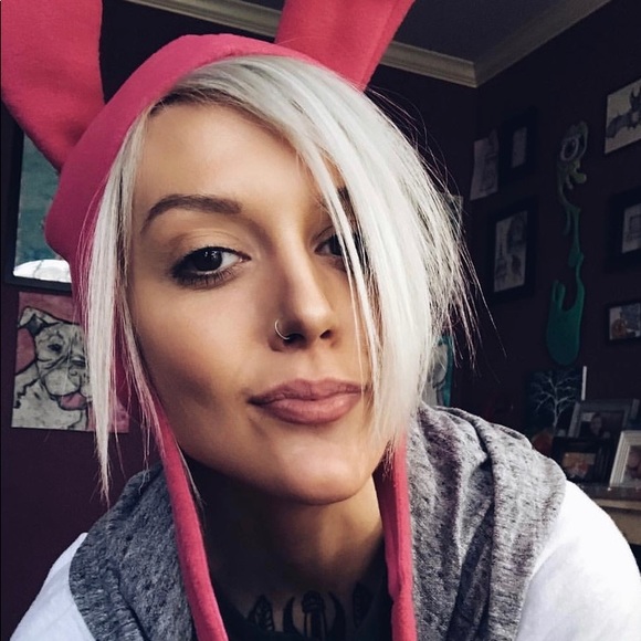 Hi Poshmark Fam!! Nice to meet you!♥️🤍💙 - Picture 4 of 16